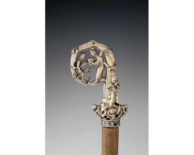 Bishop Bernward presumably bequeathed this crosier to the Abbot of Fulda as a gift for his ordination. 